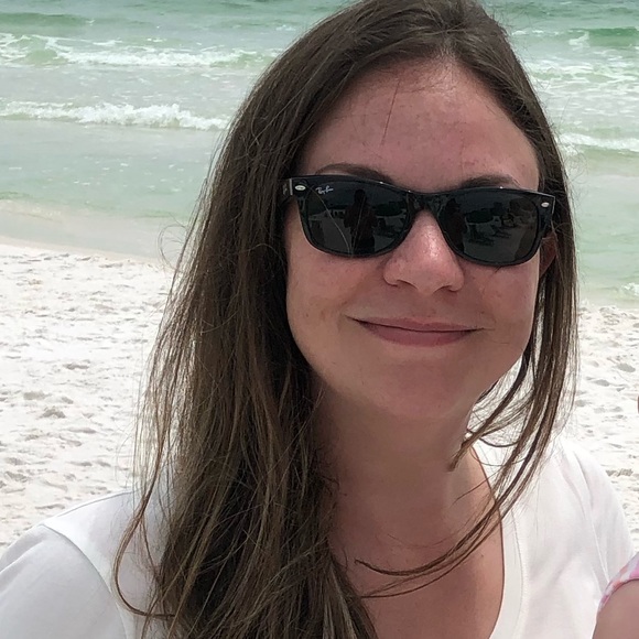 Meet your Posher, Ashley - Picture 2 of 9